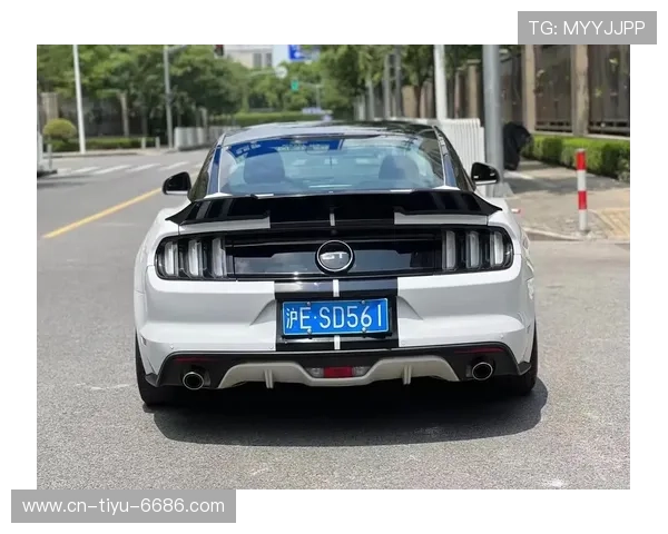 16款福特野马改装激光大灯，一匹脱缰的野马，潇洒驰骋在天地间